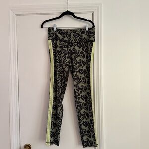 Victoria’s Secret Victoria Sport Knockout Green Leopard Tuxedo Leggings Workout